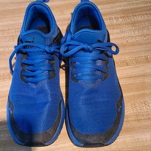 Puma boys tennis shoe